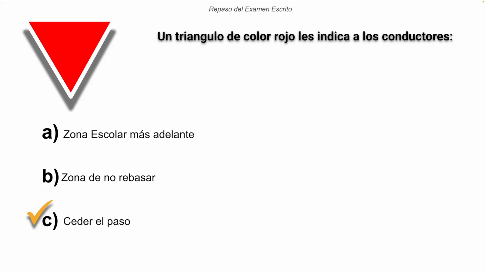 Señal de ceda el paso en la carretera